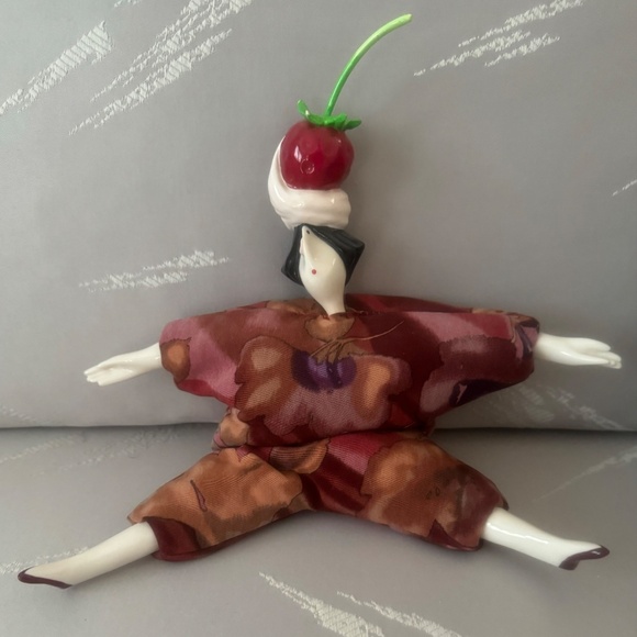 Serge Poupee Millet Strawberry With Whipped Cream Head Doll - Picture 9 of 9